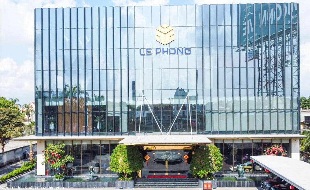 Tòa nhà trụ sở điều hành Lê Phong Group với kiến trúc văn phòng nhiều tầng, mặt tiền kính hiện đại